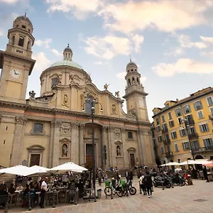 https://apt-uniqc-view-duomo.italymilanhotels.net